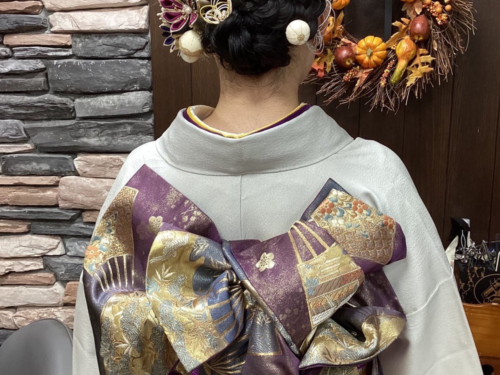 帯結びと髪飾りの施術例
