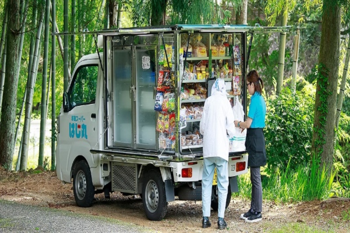 冷蔵設備を完備した販売車両